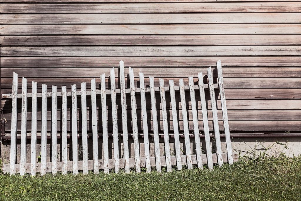Who Owns Which Fence in a Property?